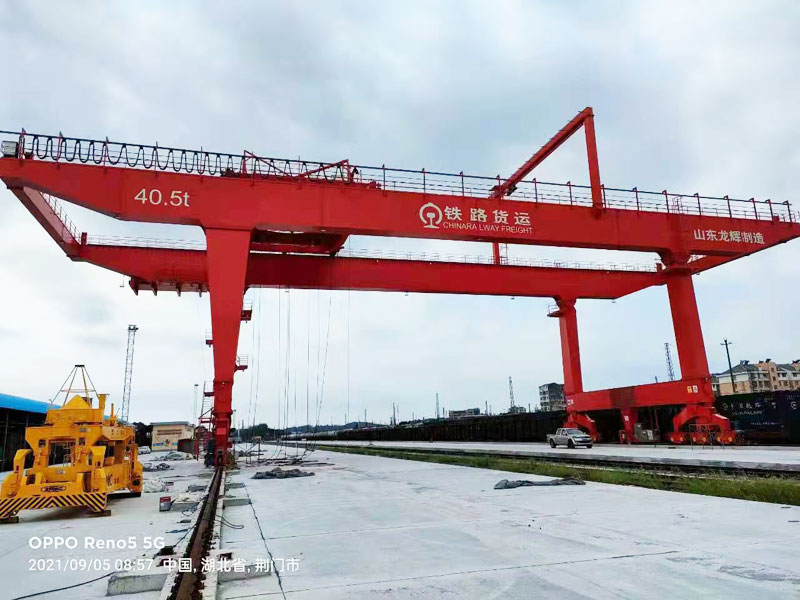 MGE型集裝箱門式起重機(jī)